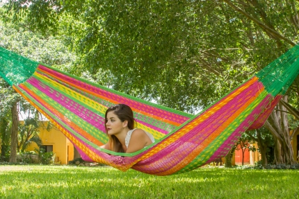 King Size Outdoor Cotton Hammock in Radiante - Image 4