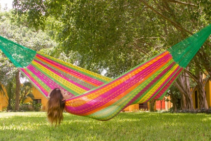 King Size Outdoor Cotton Hammock in Radiante - Image 5